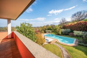 Panoramic villa for sale in Todi, Umbria